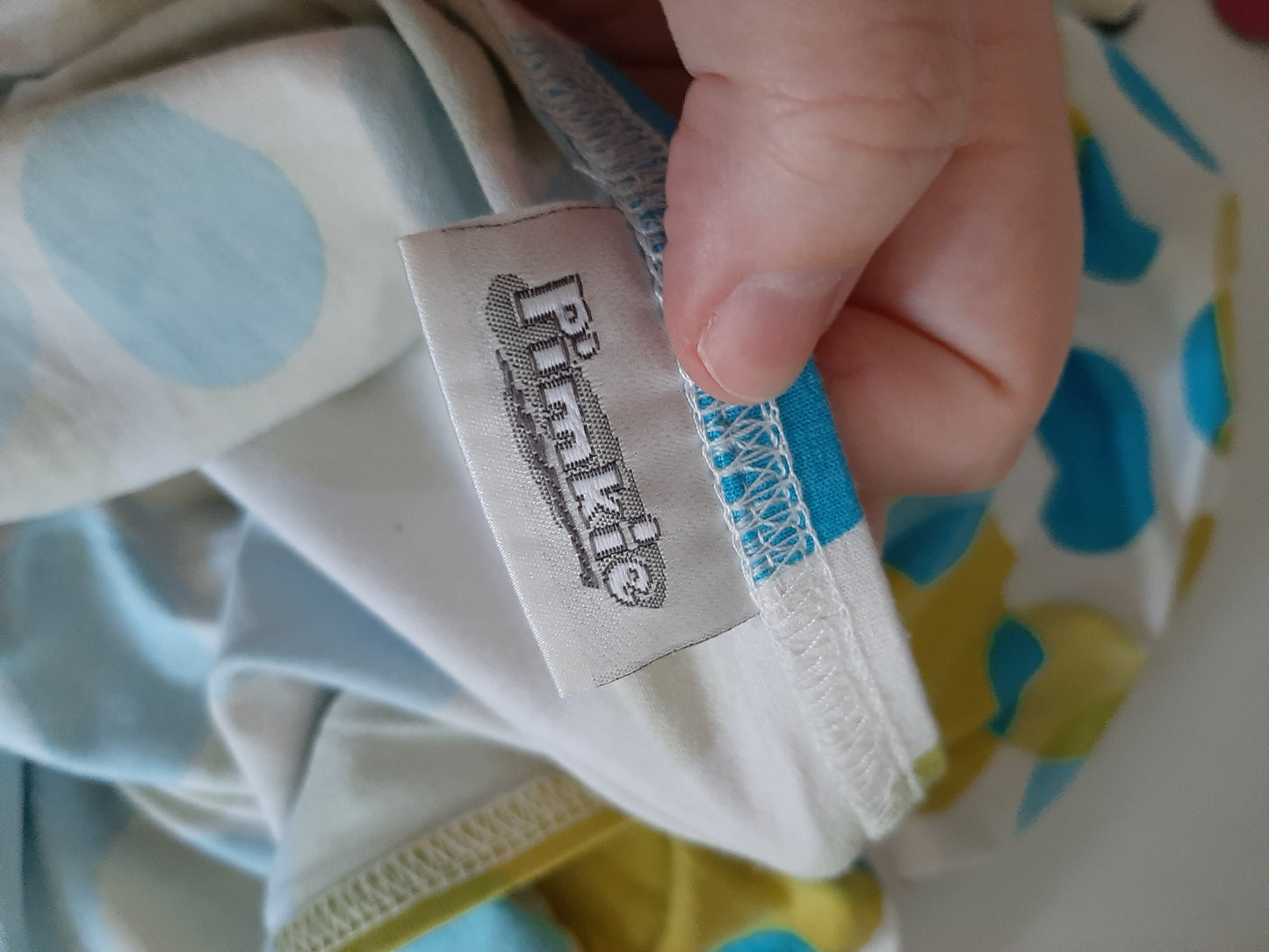 Robe dos nu blanche avec pois bleu et vert
