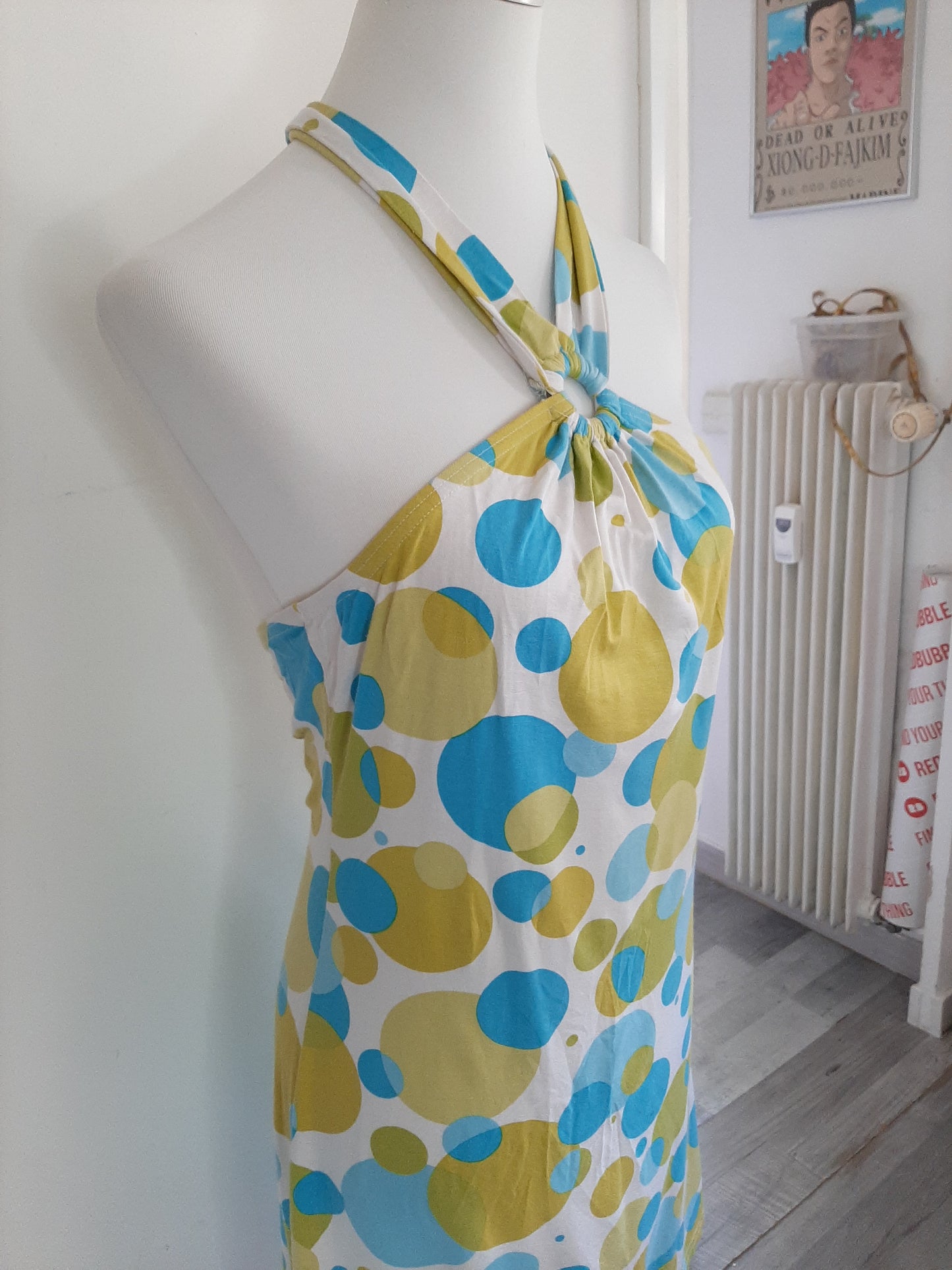 Robe dos nu blanche avec pois bleu et vert