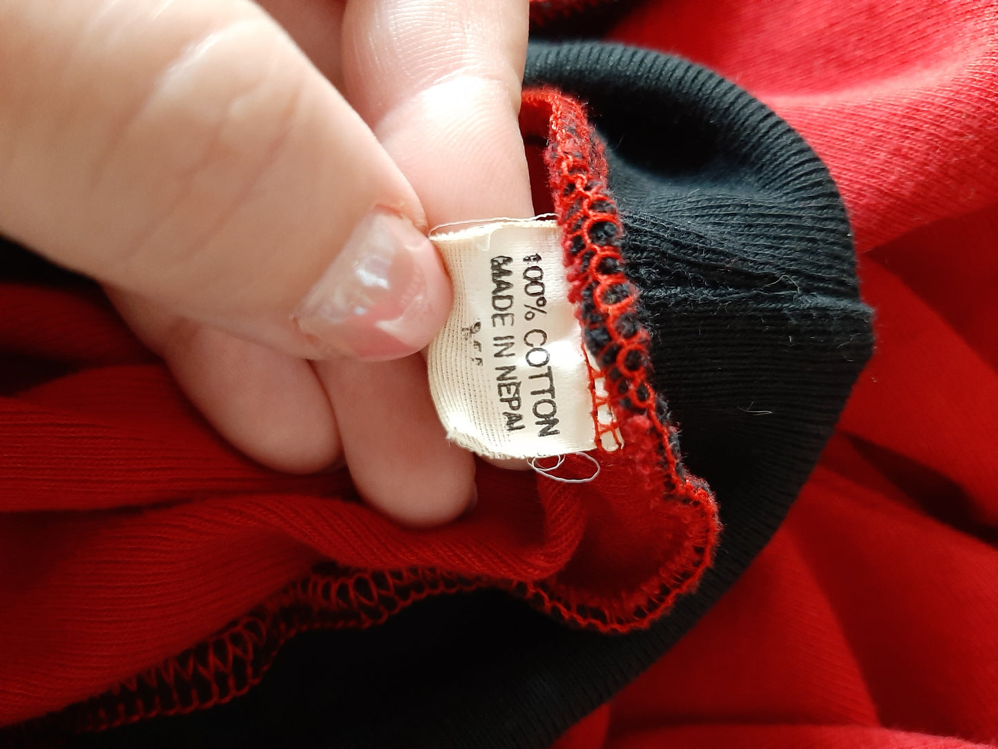 Sweat rouge et noir style diable