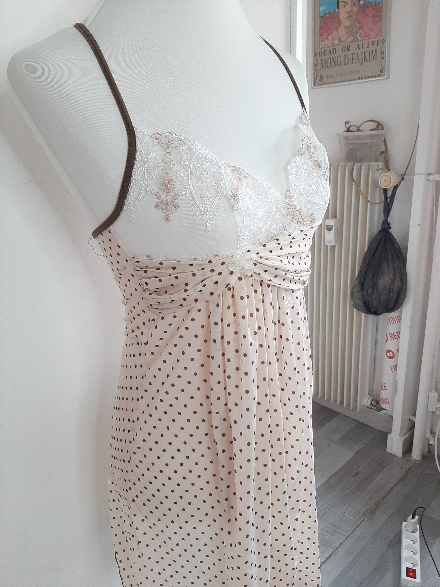 Robe/nuisette beige et pois marron