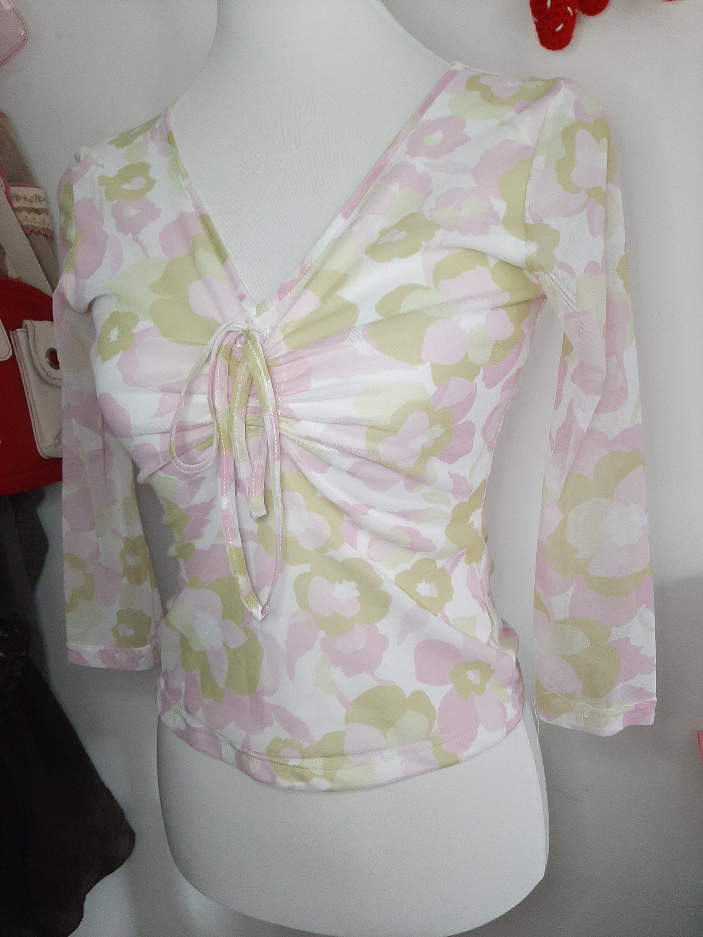 Top en mesh motif fleur vert et rose