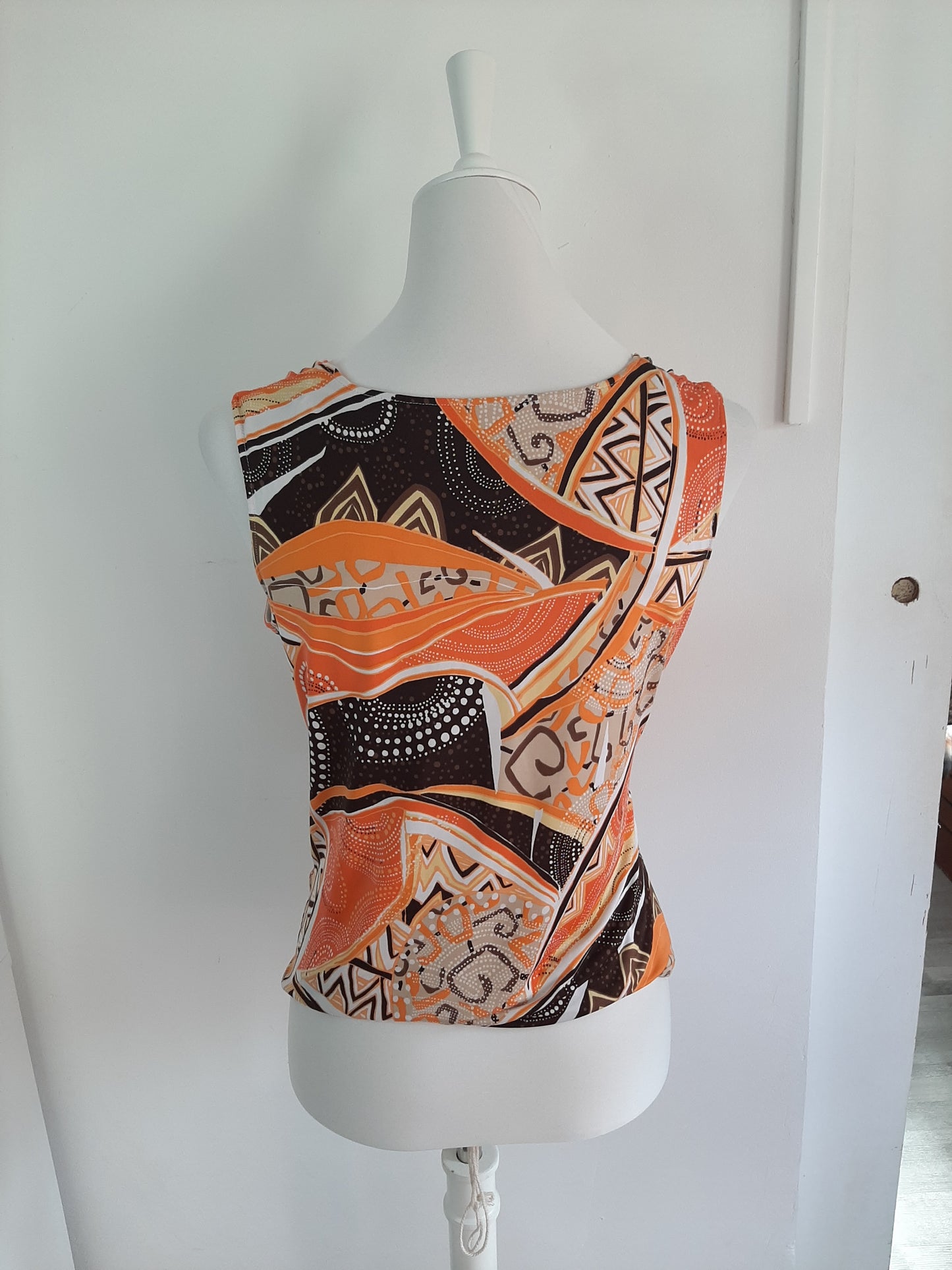 Top marron et orange avec sangle ceinture