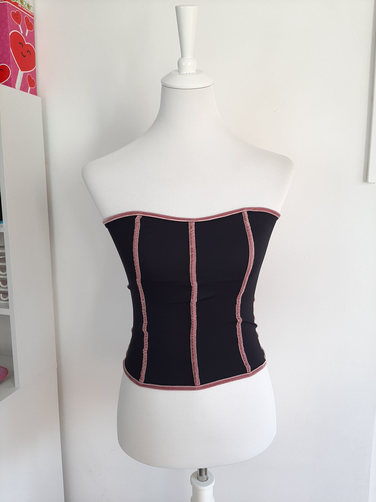 Bustier noir et rose avec lassage