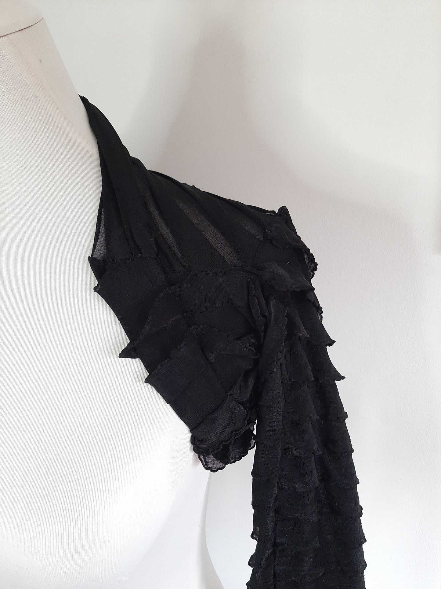 Boléro noir en mesh froufrou