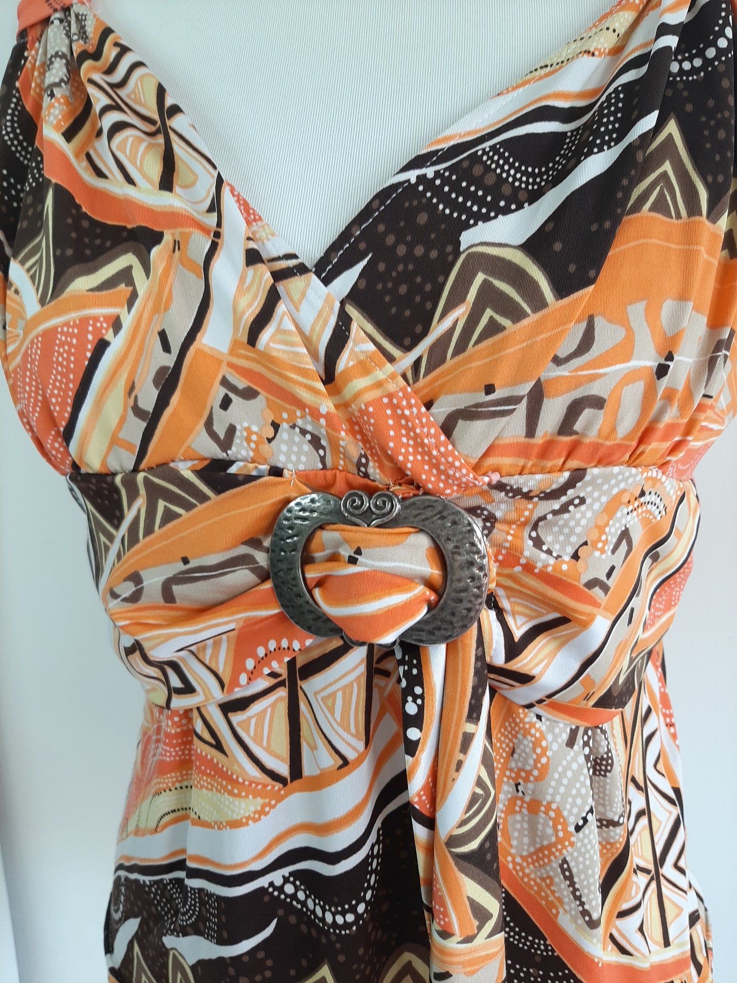 Top marron et orange avec sangle ceinture