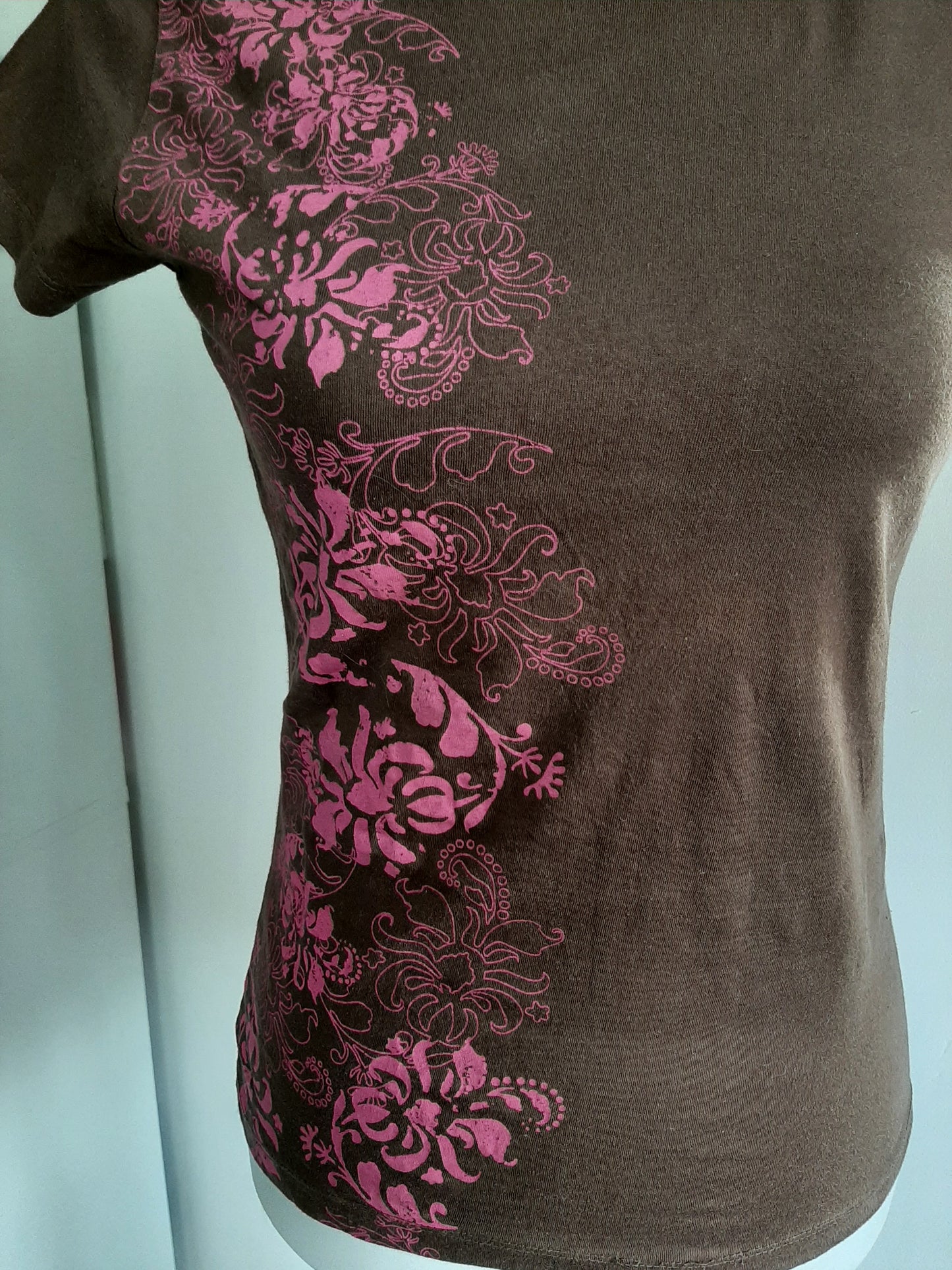 Tshirt marron imprimé fleuri rose