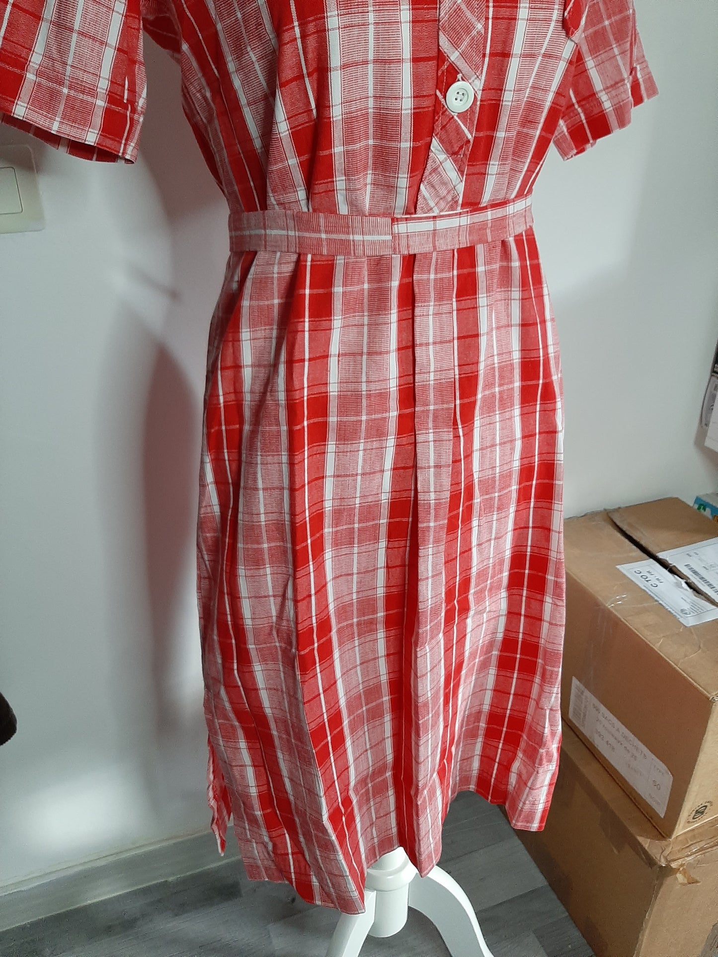 Robe a carreaux rouge avec ceinture