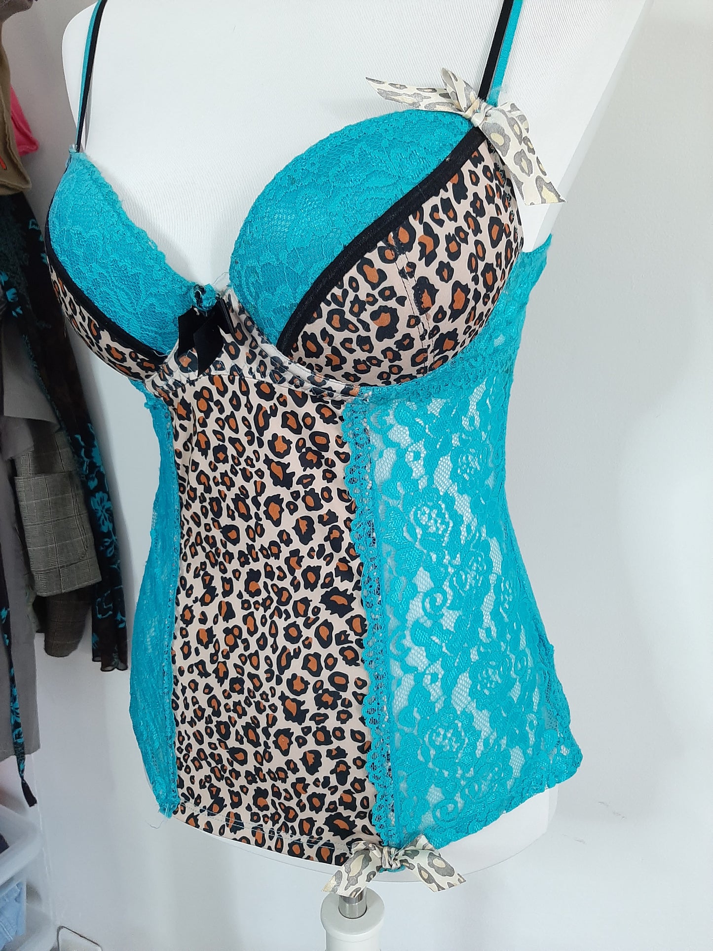 Corset turquoise et léopard