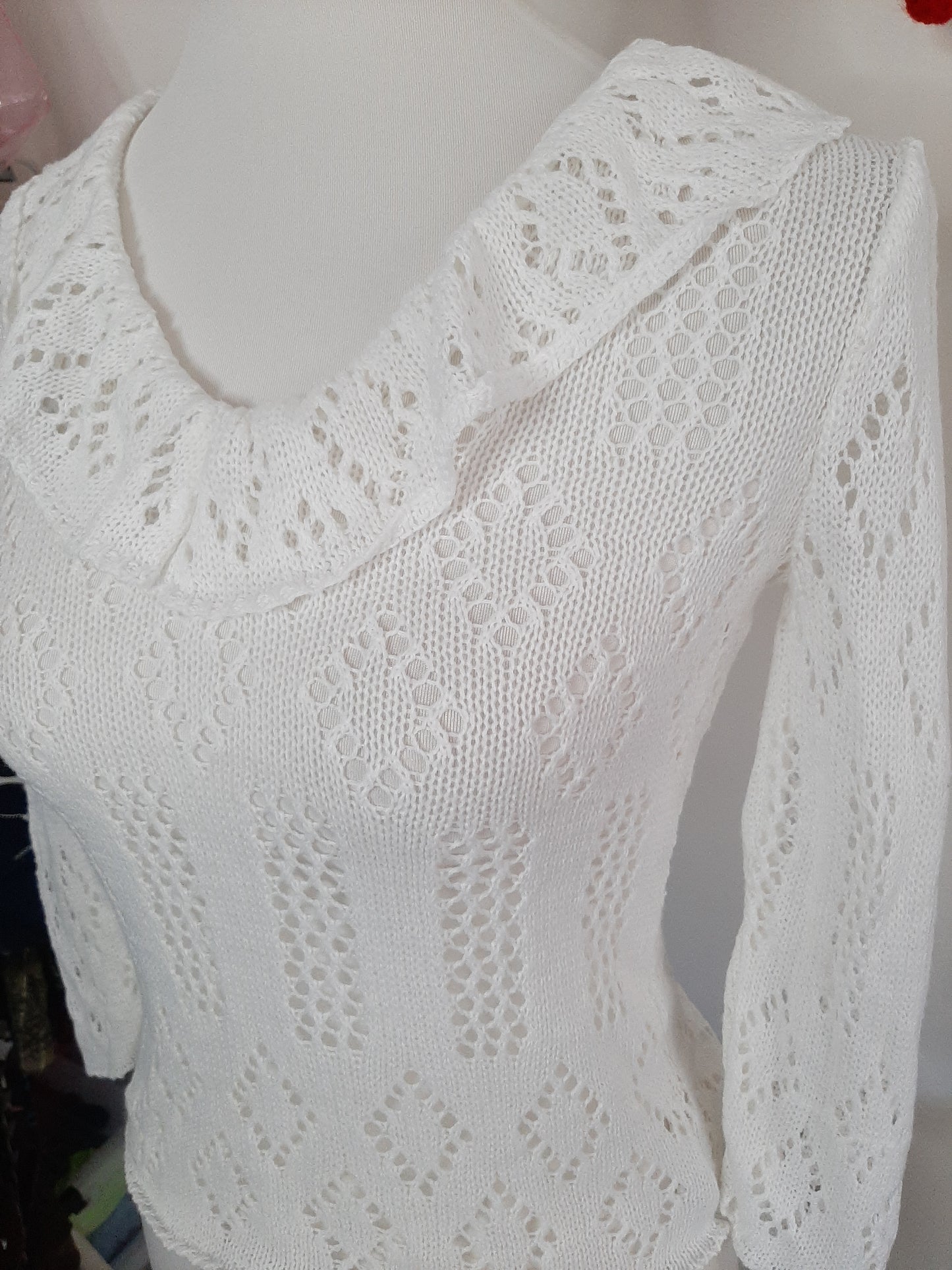 Pull fin blanc à trou