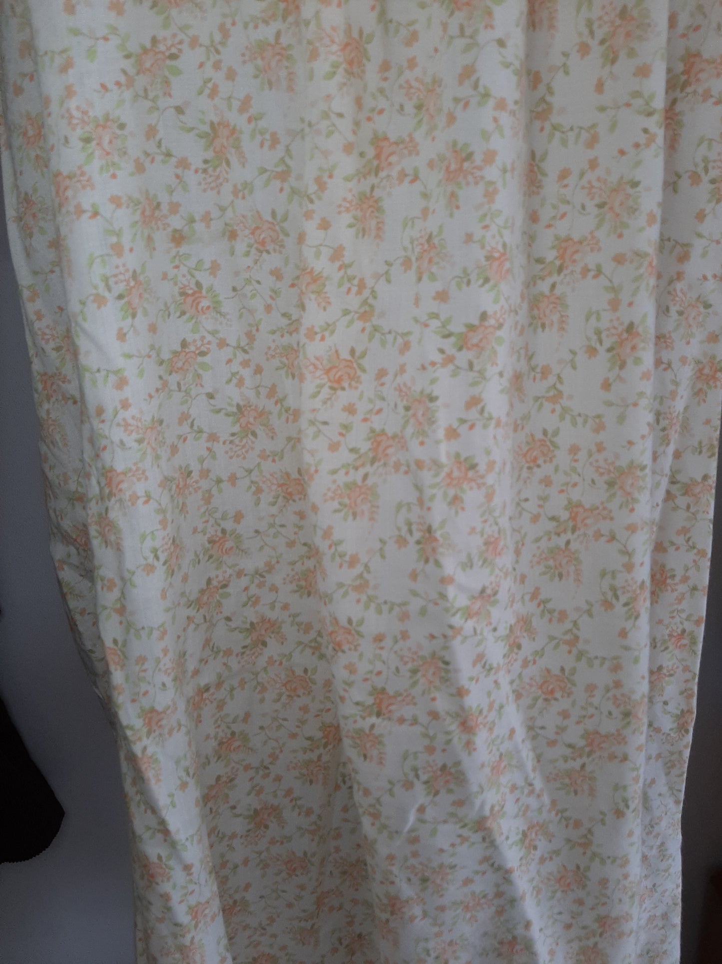 Robe longue avec motif fleuri vert et orange