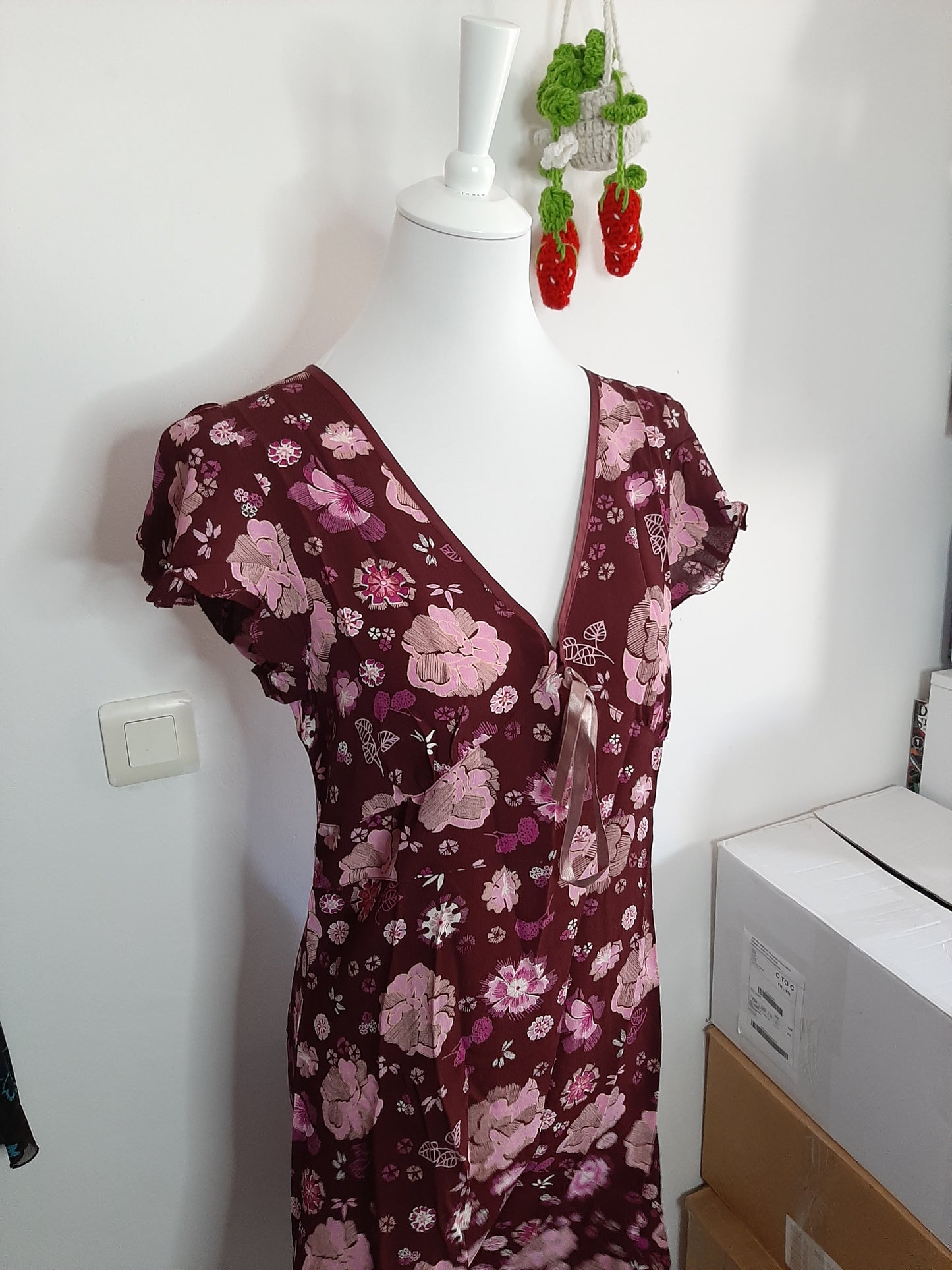 Robe violette motif fleuri rose