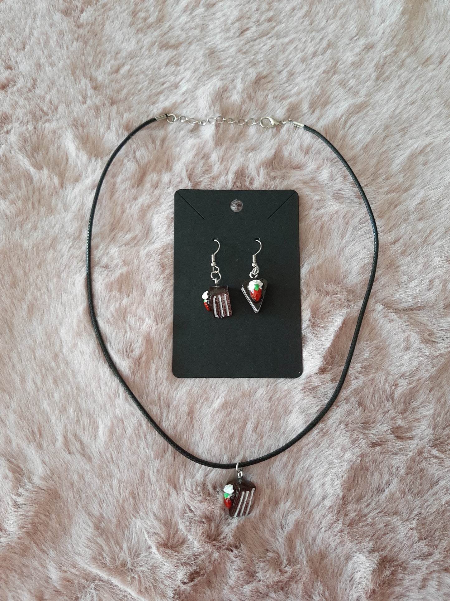 Ensemble bijoux Collier et boucles d'oreilles gâteau