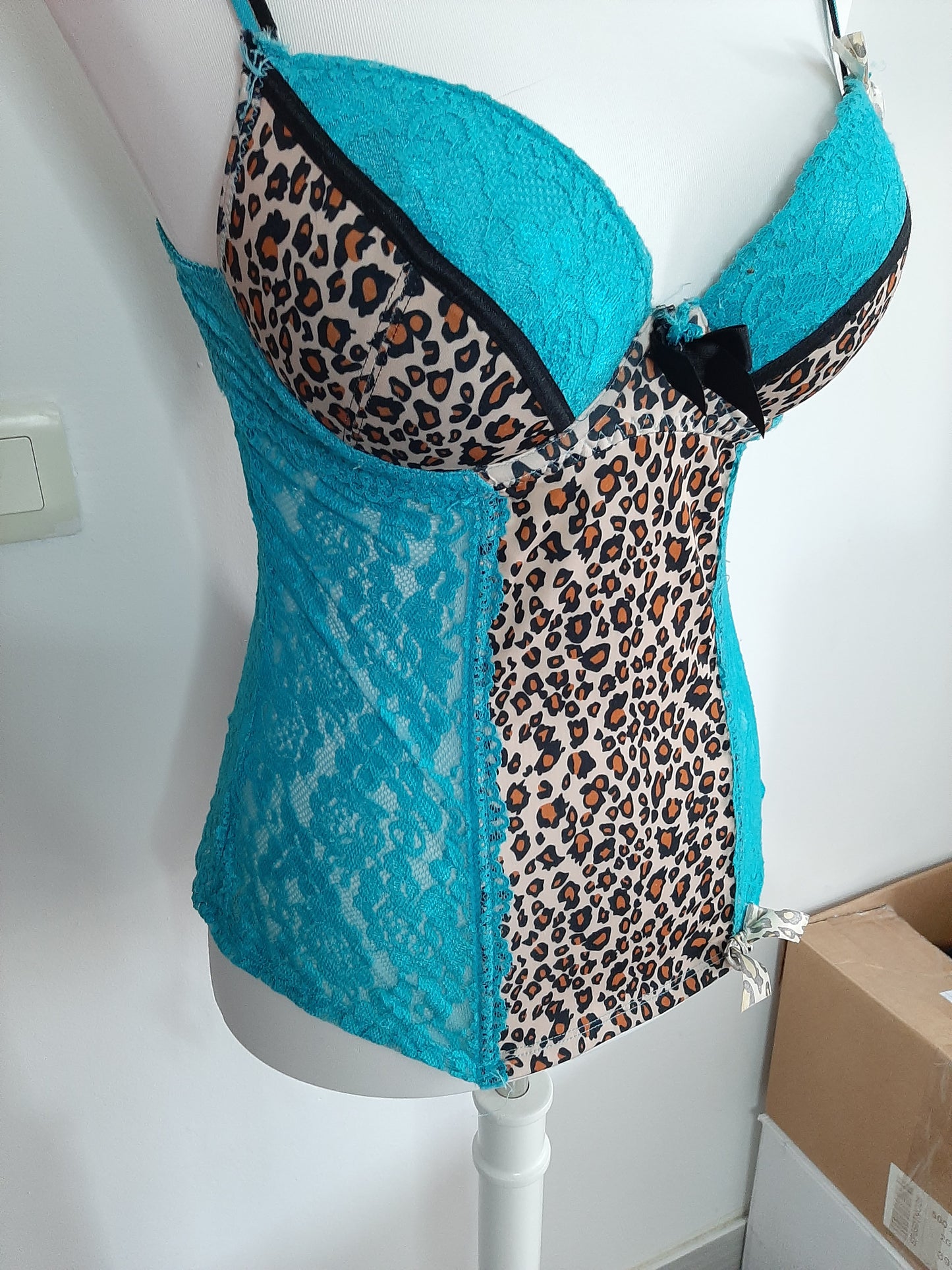 Corset turquoise et léopard