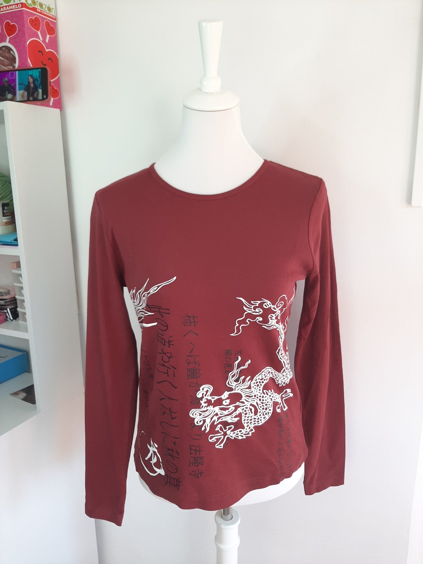 Top manche longue rouge motif asiatique